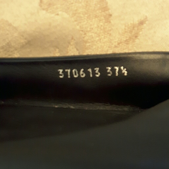 Authentic Gucci Sachalin blk flats with silv logo - Picture 8 of 8